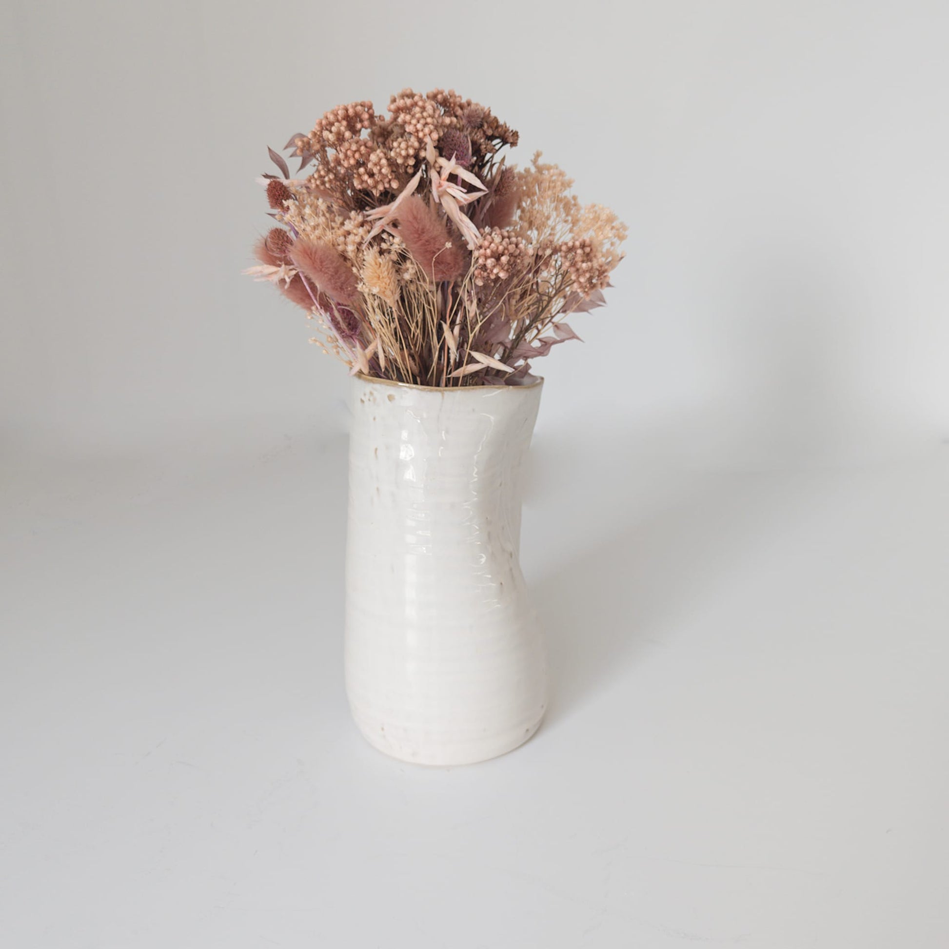 Elegant table centerpiece with dried flower arrangement